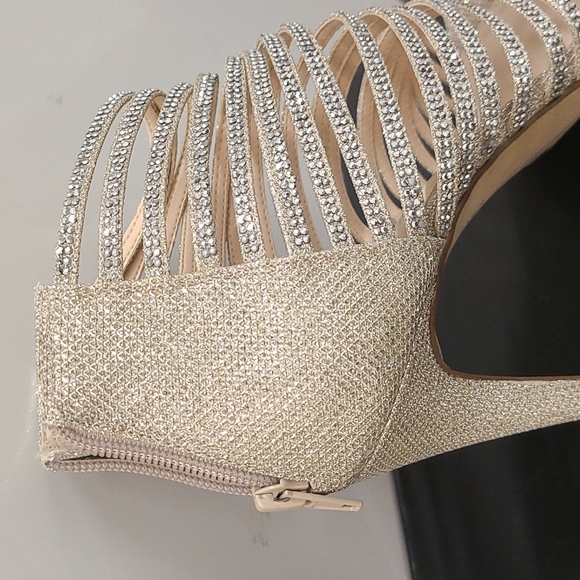 INC INTERNATIONAL CONCEPTS  Gold Heel Sandal - Picture 2 of 5